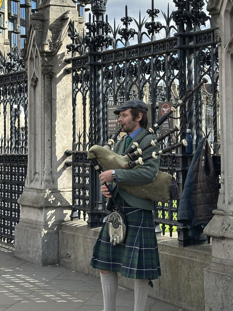 BagPiperLondonWeb Bag Piper in London England